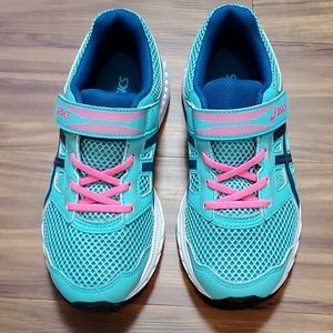 Asics Girls Shoes size 3 tennis running sneakers